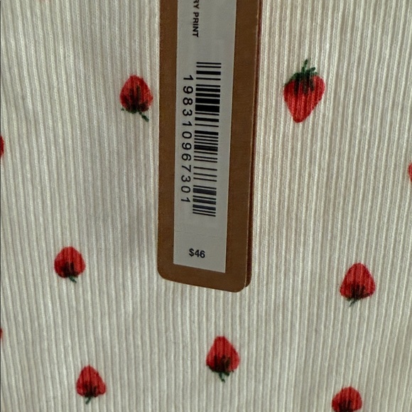 Skims Short Sleeve Top - Picture 6 of 6